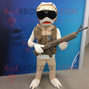 Beige Sniper maskot kostume...