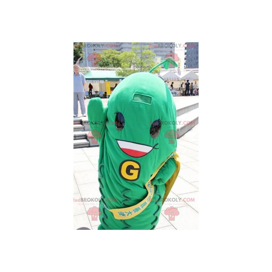 Mascotte de haricot vert de cornichon de légume vert -
