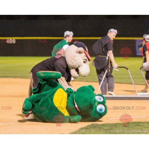 2 mascottes : un crocodile vert et un cochon rose -