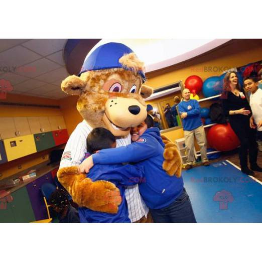 Mascotte d'ours marron avec une casquette - Redbrokoly.com