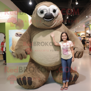 Olive Giant Sloth maskot...