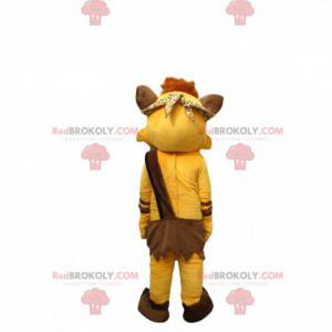 Mascote raposa amarela vestida com roupa de Cro-Magnon -