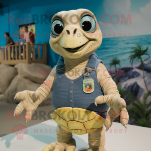 Cream Sea Turtle maskot...