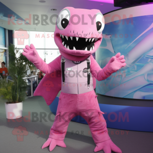 Pink Barracuda maskot...