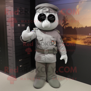 Gray Army Soldier mascotte...