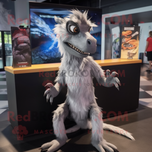 Silver Deinonychus maskot...