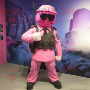 Pink Para Commando mascotte...