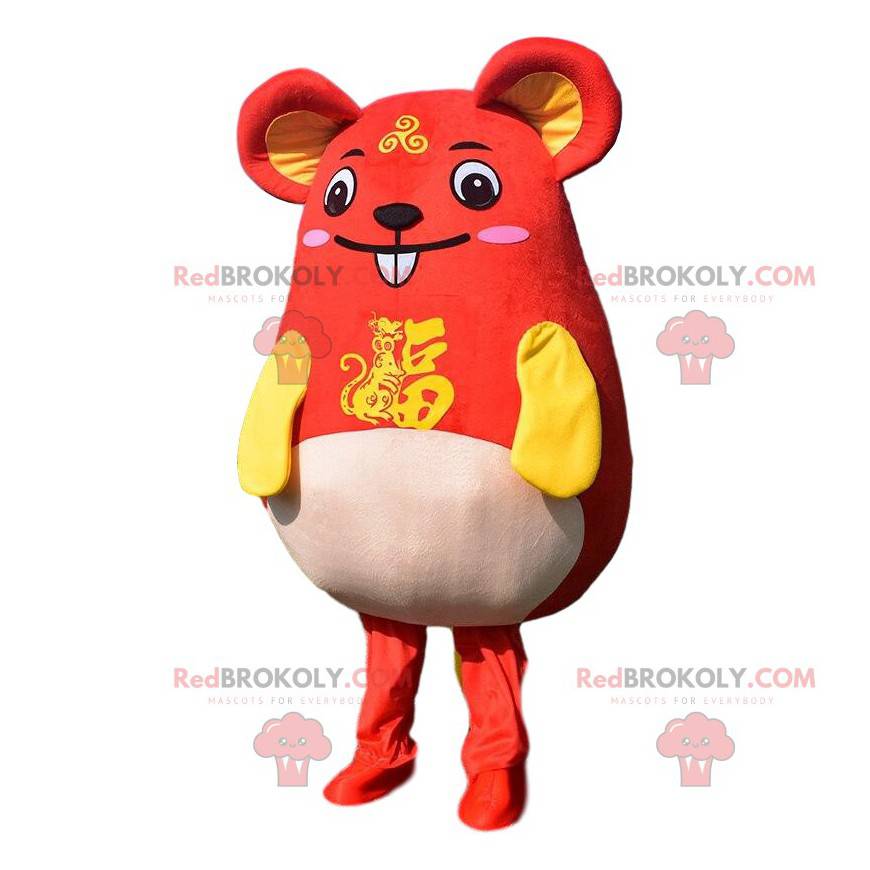 Mascota de ratón rojo y amarillo muy divertida. Traje asiático