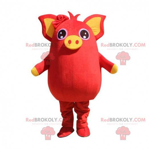 Mascota de cerdo rojo y amarillo, regordeta y entretenida. -