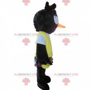 Maskot rozcuchaný černý pták s kiltem a žlutým podbradníkem -