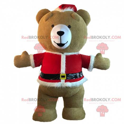 Mascotte teddybeer gekleed in opblaasbare kerstoutfit -