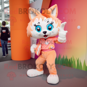 Personaje de disfraz de mascota Peach Lynx vestido con culottes y aretes
