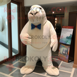 Personaje de traje de mascota White Walrus vestido con una camiseta de manga larga y pajaritas