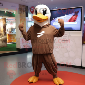Personaje de disfraz de mascota de Brown Swans vestido con una sudadera con capucha y tobilleras