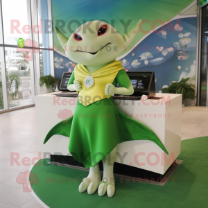 Oliven Manta Ray maskot kostume karakter klædt med en blyantskørt og armbånd