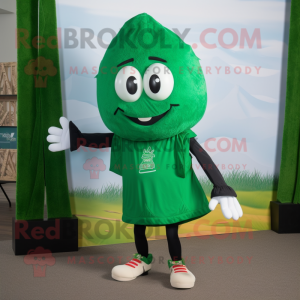 El personaje del disfraz de la mascota de Forest Green Shakshuka está vestido con bermudas y cordones de zapatos