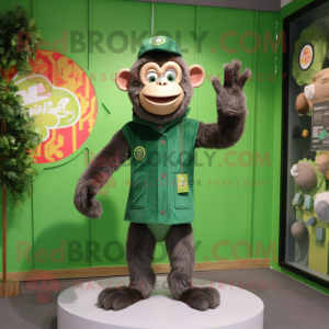 Personaje de traje de mascota Forest Green Monkey vestido con un chaleco y horquillas