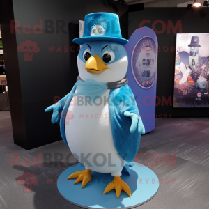 Sky Blue Penguin maskot kostume karakter klædt med en kjole og brocher