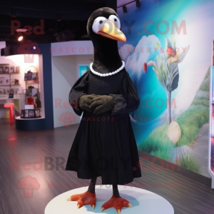 Personaje de traje de mascota Black Albatross vestido con un vestido cruzado y pajaritas