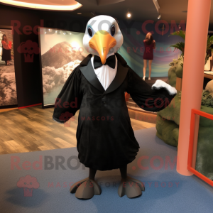 Personaje de traje de mascota Black Albatross vestido con un vestido cruzado y pajaritas