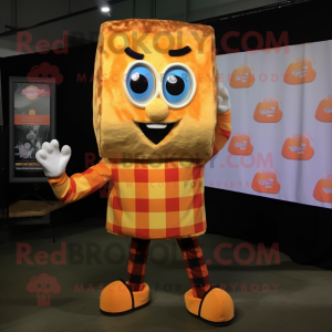 Personaje de disfraz de mascota Sandwich de queso a la parrilla naranja vestido con una camisa de franela y alfileres de solapa
