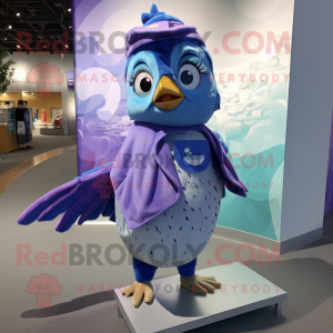 Personaje de disfraz de mascota Lavender Blue Jay vestido con una sudadera y clips para bufanda