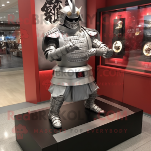 Sølv Samurai maskot kostume karakter klædt med en rullekrave og armbåndsure