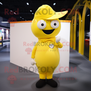 Personaje de disfraz de mascota Yellow Love Letter vestido con una camiseta henley y boinas