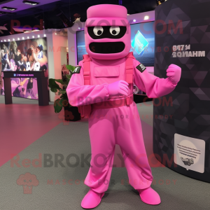 Pink Commando maskot...