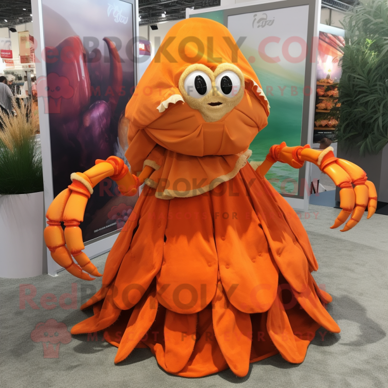 Personaje de disfraz de mascota de cangrejo ermitaño naranja vestido con  una minifalda y clips de bufanda