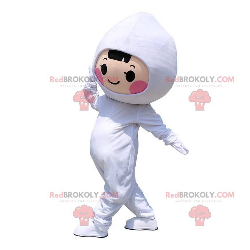 Barnemaskott, jente kledd i en hvit jumpsuit - Redbrokoly.com
