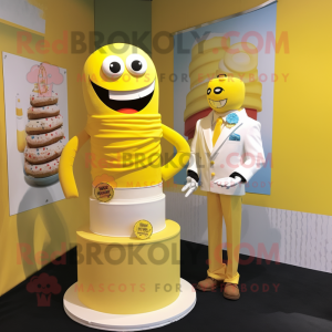 Żółty tort weselny w...