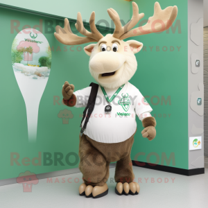 Cream Irish Elk maskot...