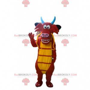 Mascot Mushu, de beroemde rode en gele draak in Mulan -