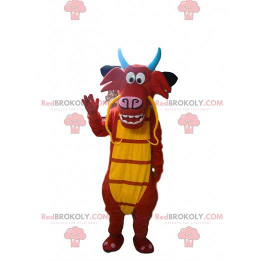 Mascote Mushu, o famoso dragão vermelho e amarelo em Mulan -