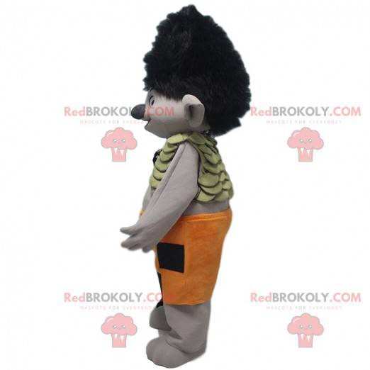 Mascota troll gris con pelo negro y pantalones cortos naranjas