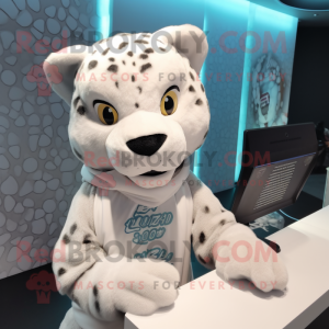 White Leopard mascotte...