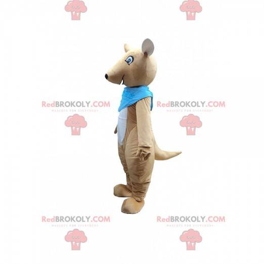 Mascota canguro marrón y blanco con un pañuelo azul -