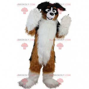 Maskot tříbarevný pes, měkký a chlupatý psí kostým -