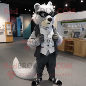 Silver Skunk maskot kostym...