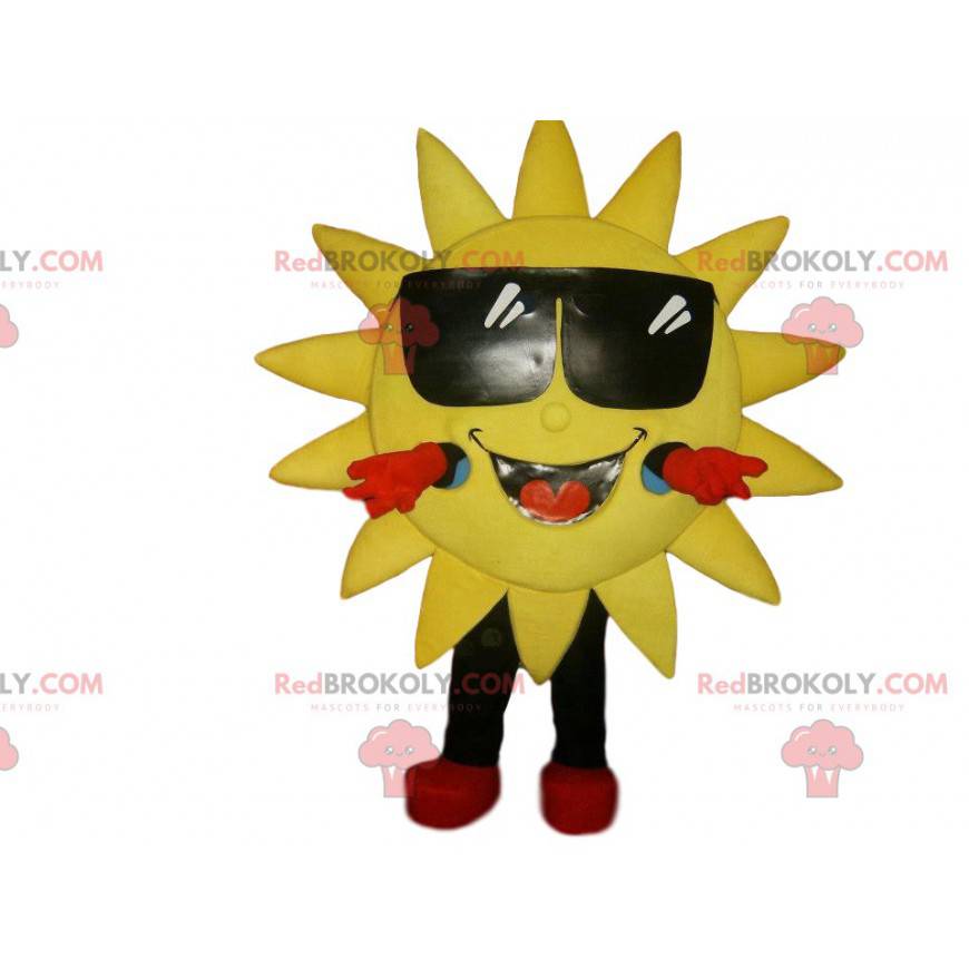 Lächelndes Sonnenmaskottchen und seine Sonnenbrille -