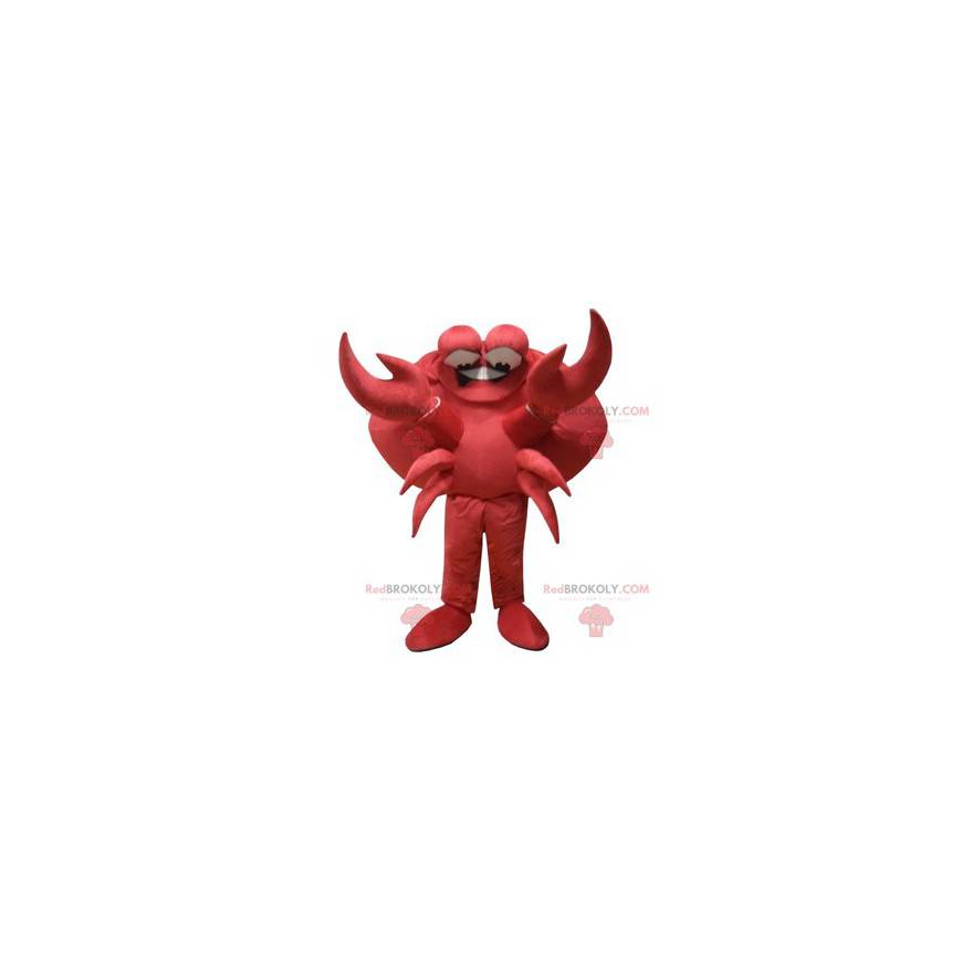 Komisches rotes Krabbenmaskottchen mit seinen großen Krallen -