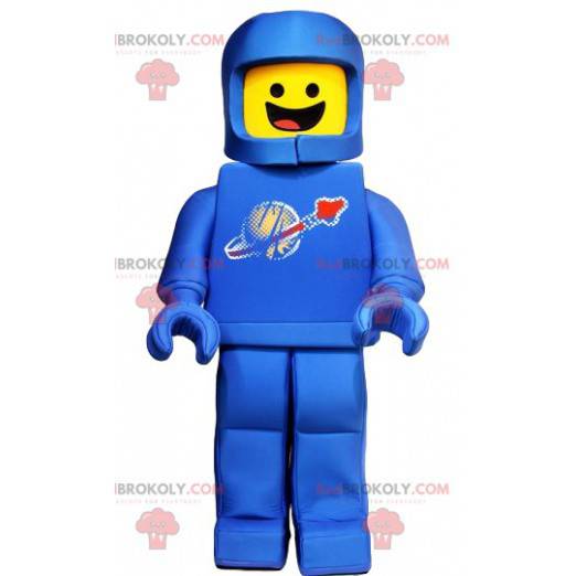 Maskot Playmobil se svým modrým astronautovým oblečením -