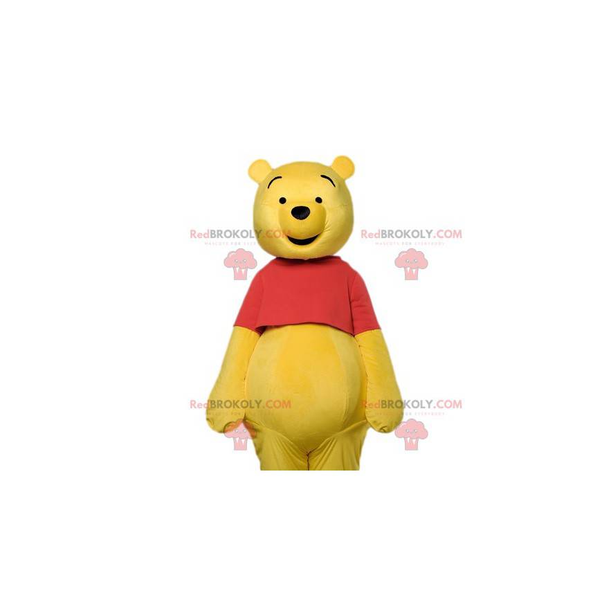 La mascotte di Winnie the Pooh e la sua maglietta rossa -