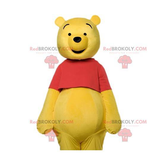La mascotte di Winnie the Pooh e la sua maglietta rossa -