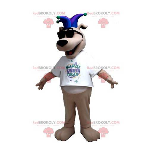 Cão mascote bege com um chapéu de bobo do rei - Redbrokoly.com