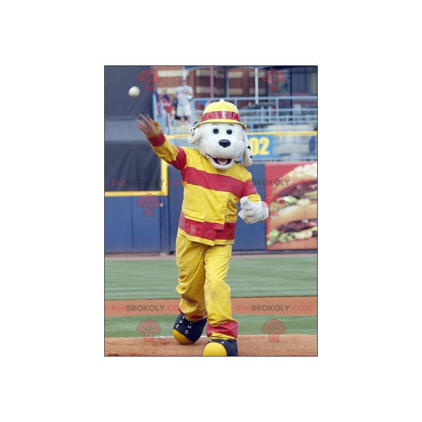Grijze hond mascotte gekleed in brandweerman outfit -