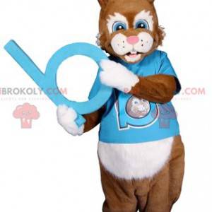 Mascotte de lapin brun avec son maillot bleu de supporter -