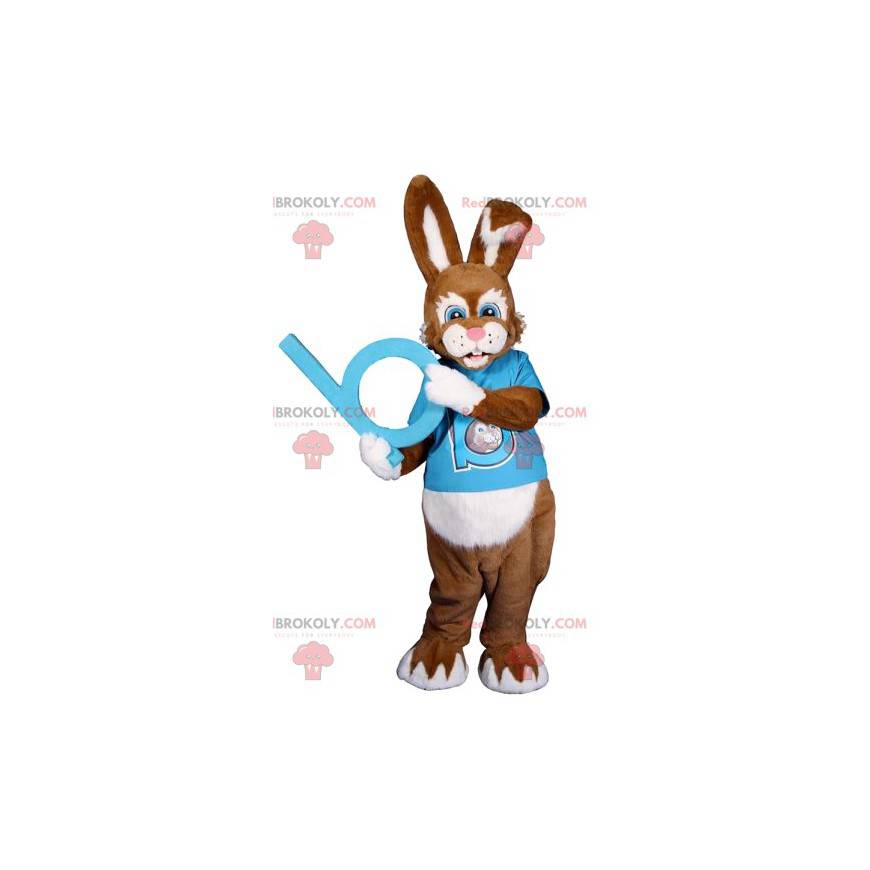 Brun kaninmaskot med sin blå trøye til støtte - Redbrokoly.com