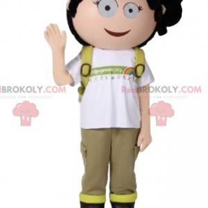 Mascote de menina aventureira com sua mochila - Redbrokoly.com